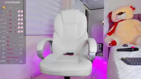 Snapshot of issabellarodriguez chatting on 03.10.25 Isa online show from 03.10.25