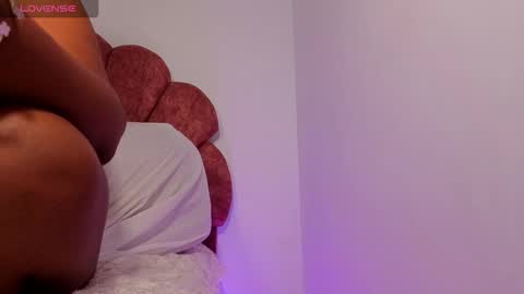 Snapshot of issanoirr chatting on 11.30.25 issamar online show from 11.30.25