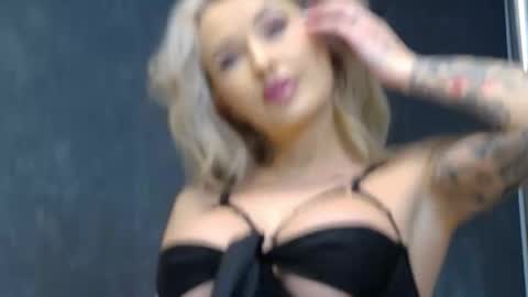 IssaSmyth online show from 01.07.26