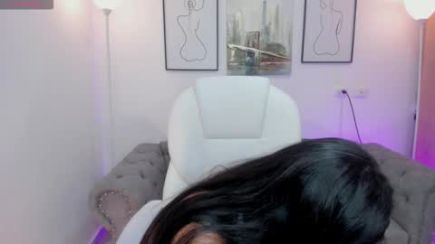 issi_loren online show from 10.16.25