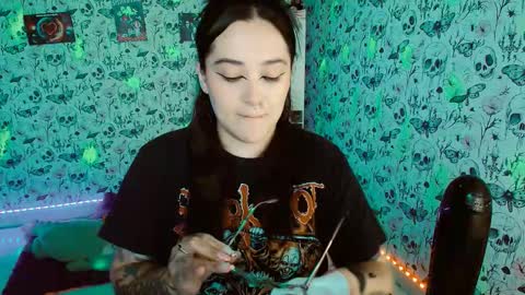 Yiz online show from 10.05.25