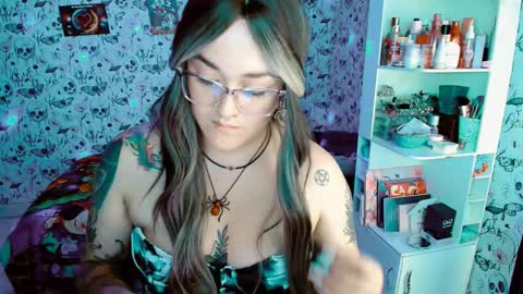 Yiz online show from 11.25.25