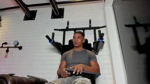 Italo Moore online show from 10.17.25