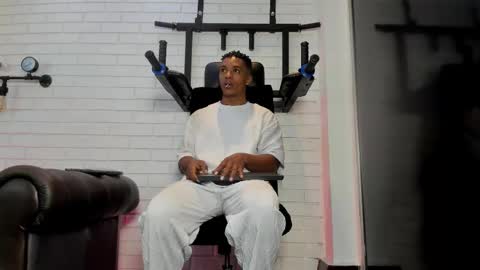 Italo Moore online show from 10.19.25