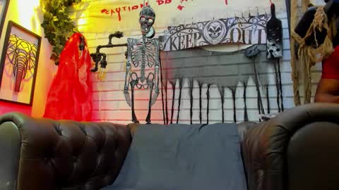 Italo Moore online show from 11.01.25