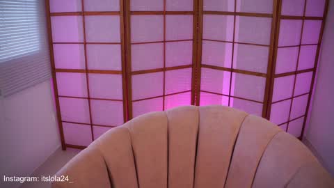 Snapshot of its_lola chatting on 01.08.25   online show from 01.08.25