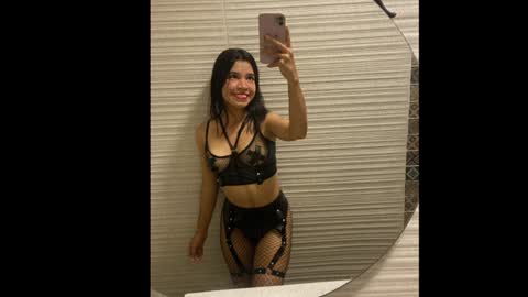 Snapshot of its_lola chatting on 01.08.25   online show from 01.08.25