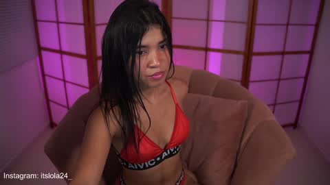 Snapshot of its_lola chatting on 01.21.25   online show from 01.21.25