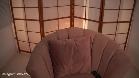 Snapshot of its_lola chatting on 01.24.25   online show from 01.24.25