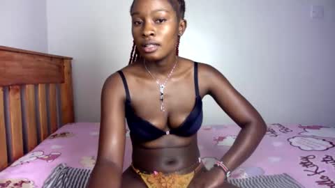 Snapshot of its_miah chatting on 05.24.26 miah online show from 05.24.26
