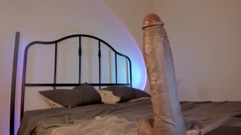 Isabella online show from 11.19.25