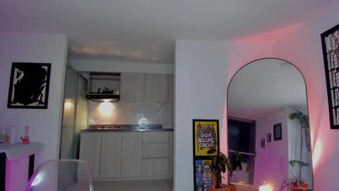 Snapshot of itslau_ chatting on 12.18.24 lau online show from 12.18.24