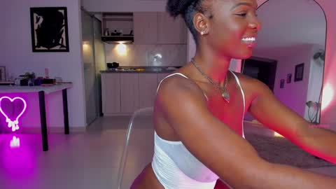 Snapshot of itslau_ chatting on 01.25.25 lau online show from 01.25.25