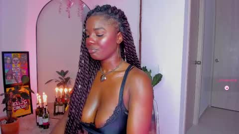 Snapshot of itslau_ chatting on 02.25.25 lau online show from 02.25.25