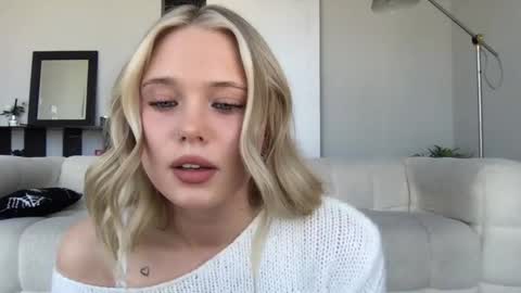 Snapshot of itsmadisynmae chatting on 02.26.25 OF  madisynmaee online show from 02.26.25