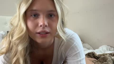 Snapshot of itsmadisynmae chatting on 09.09.25 OF  madisynmaee online show from 09.09.25