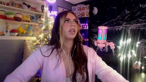 Snapshot of itsnickibabyy chatting on 12.12.24 Nicki Foxx online show from 12.12.24