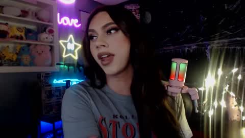 Snapshot of itsnickibabyy chatting on 01.05.25 Nicki Foxx online show from 01.05.25