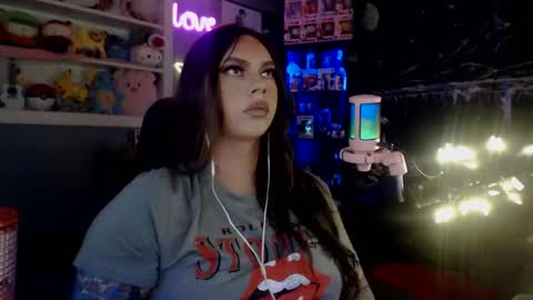 Snapshot of itsnickibabyy chatting on 01.05.25 Nicki Foxx online show from 01.05.25