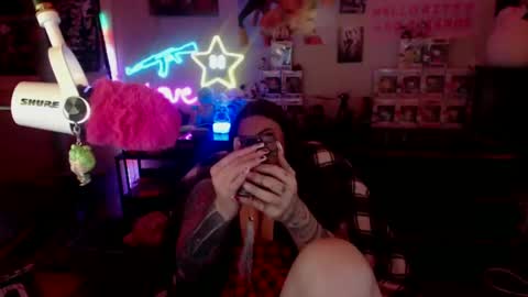 Snapshot of itsnickibabyy chatting on 10.24.25 Nicki Foxx online show from 10.24.25