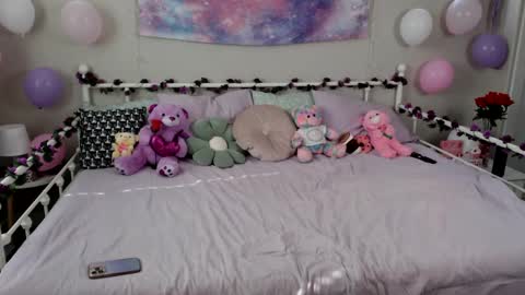 Nikki Sweet online show from 02.12.25