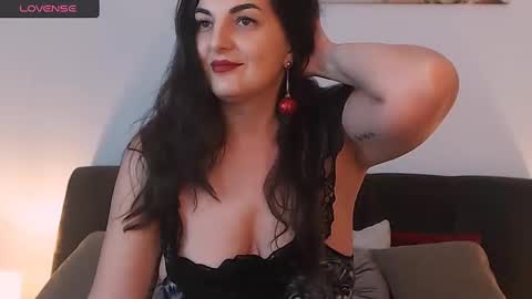 Snapshot of itsyourlady chatting on 12.19.24 Melissa Khaan online show from 12.19.24
