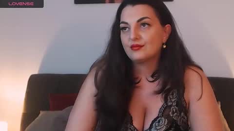 Snapshot of itsyourlady chatting on 01.05.25 Melissa Khaan online show from 01.05.25