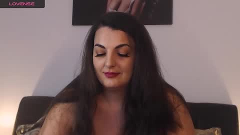 Snapshot of itsyourlady chatting on 01.12.25 Melissa Khaan online show from 01.12.25