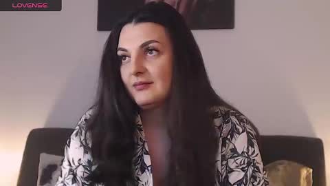 Snapshot of itsyourlady chatting on 02.12.25 Melissa Khaan online show from 02.12.25