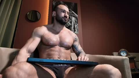 iustinmucle95 online show from 04.17.26