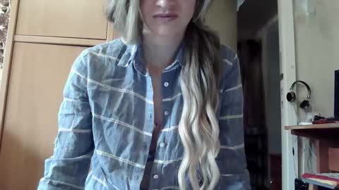Snapshot of ivetta911 chatting on 09.24.25 ivetta911 online show from 09.24.25