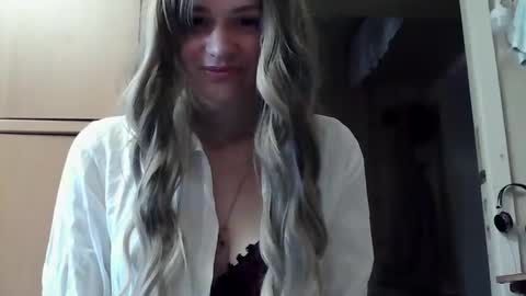 Snapshot of ivetta911 chatting on 10.21.25 ivetta911 online show from 10.21.25