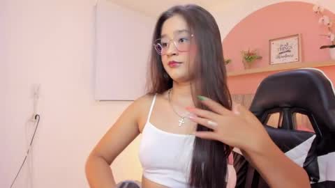 Snapshot of ivette_swan chatting on 04.18.26 I V E T T E online show from 04.18.26
