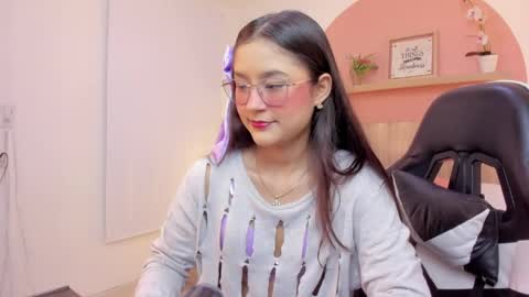 Snapshot of ivette_swan chatting on 04.21.26 I V E T T E online show from 04.21.26