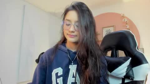 Snapshot of ivette_swan chatting on 04.29.26 I V E T T E online show from 04.29.26