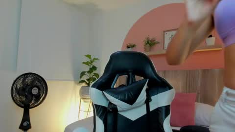 Snapshot of ivette_swan chatting on 05.02.26 I V E T T E online show from 05.02.26