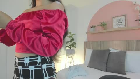Snapshot of ivette_swan chatting on 05.05.26 I V E T T E online show from 05.05.26