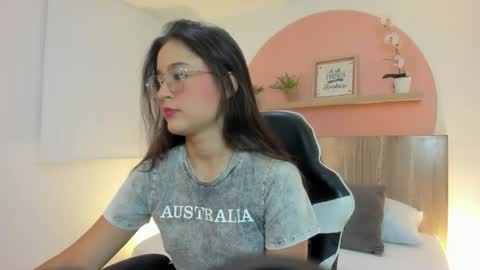 Snapshot of ivette_swan chatting on 05.06.26 I V E T T E online show from 05.06.26