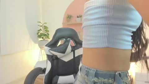 Snapshot of ivette_swan chatting on 05.16.26 I V E T T E online show from 05.16.26