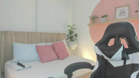 Snapshot of ivette_swan chatting on 05.27.26 I V E T T E online show from 05.27.26