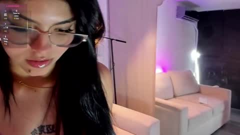 Snapshot of ivon_foxx chatting on 09.17.25 Ivon online show from 09.17.25