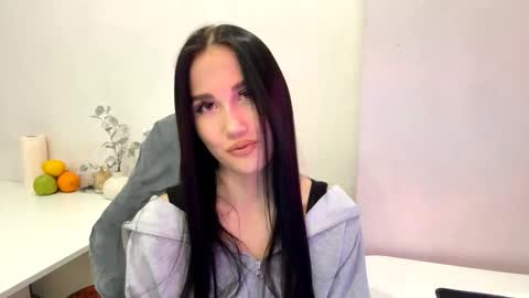 Snapshot of ivoryhochstine chatting on 11.23.25 Nika online show from 11.23.25