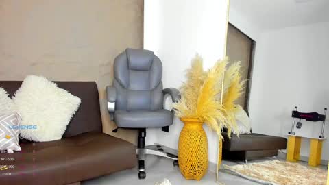 Snapshot of ivy_li chatting on 12.11.24 Daniela online show from 12.11.24