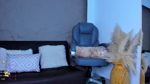 Snapshot of ivy_li chatting on 12.12.24 Daniela online show from 12.12.24