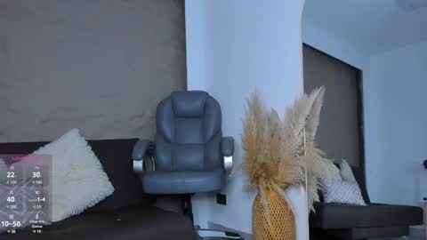 Snapshot of ivy_li chatting on 12.28.24 Daniela online show from 12.28.24