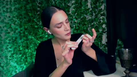 Snapshot of ivyjonson chatting on 12.29.24 Miss Ivy online show from 12.29.24