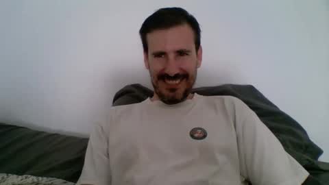 Snapshot of iyoperro chatting on 10.03.25 Casandro online show from 10.03.25