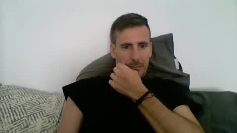 Snapshot of iyoperro chatting on 10.19.25 Casandro online show from 10.19.25
