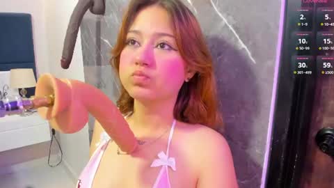 Snapshot of iza_grey chatting on 06.19.26 Isa online show from 06.19.26