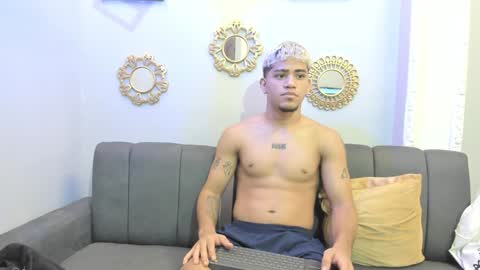 izaack online show from 01.24.25